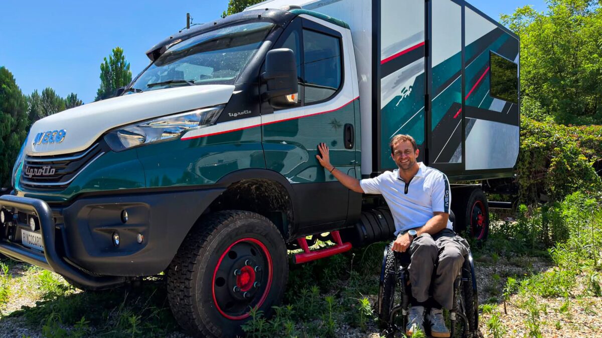 2026 communique de presse iveco diego gastaldi photo - iveco embarque diego gastaldi pour un tour d'europe au volant d'un daily 4x4