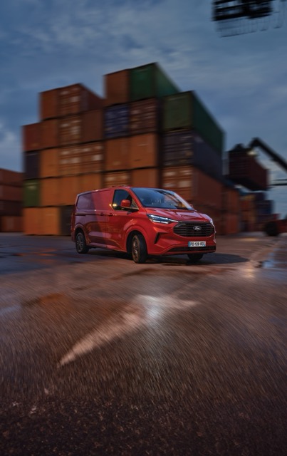 Transit custom photo 7 moyenne - ford transit custom : le guide complet du fourgon compact leader en europe