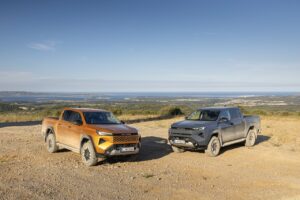 Toyota hilux hybride electrique duo 1 grande - essai toyota hilux 2026 : la référence des pick-up change d'ère sans renier son adn de travailleur