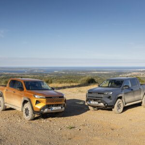 Toyota hilux hybride electrique duo 1 grande - essai toyota hilux 2026 : la référence des pick-up change d'ère sans renier son adn de travailleur