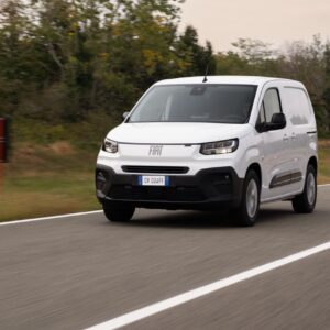 Fiat pro doblo 2025 1 - stellantis pro one en croissance de 7 % au premier semestre 2026 : l'électrique décolle, le smart compact van approche